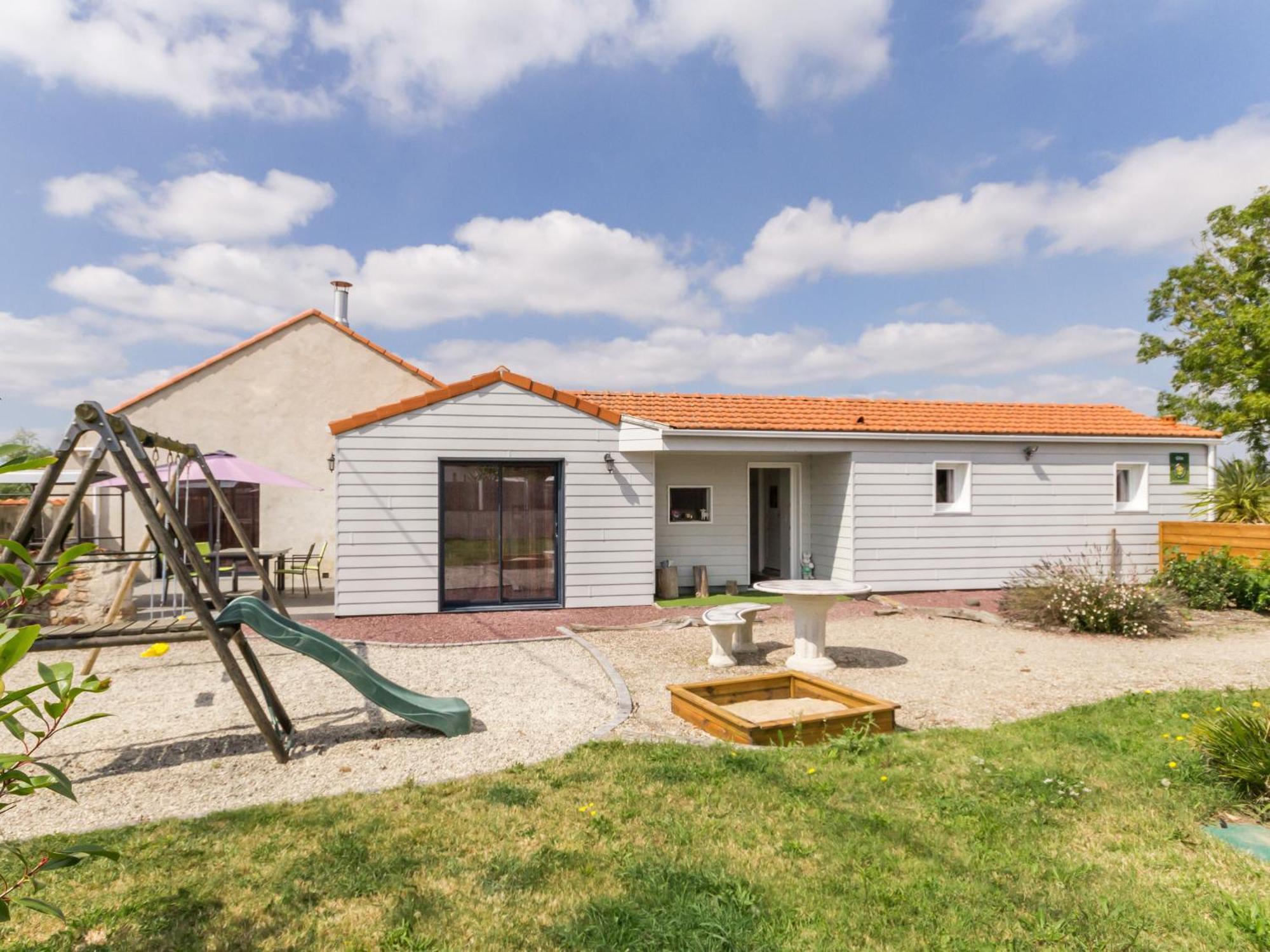 **etable Renovee En Campagne A 20km De La - Ideale Familles Avec Jeux Et Velos Enfants** - Fr-1-306-1047